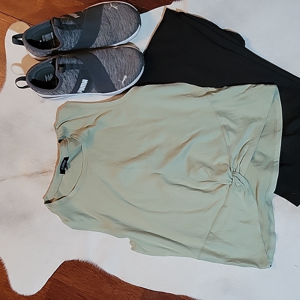 Light Green Ruched Center Top M